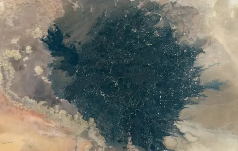 Тень - это следы извержений древних вулканов