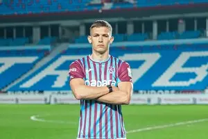 Нападающий сборной Украины перешел из 