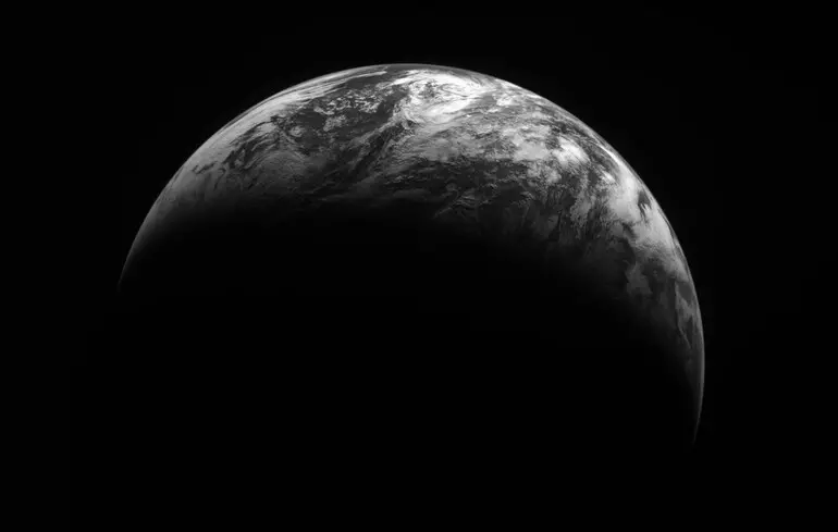 Северный магнитный полюс Земли сместился 