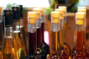 Кабмін вирішив створити реєстр місць зберігання алкоголю та тютюну, але без митних складів