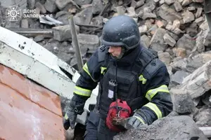 Ракетний удар по Запоріжжю 18 січня: рятувальники дістали з-під завалів тіло 27-річного чоловіка