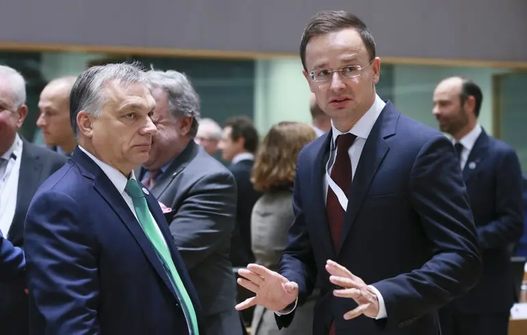 Глава правительства Венгрии Виктор Орбан и глава МИД Петер Сиярто