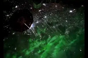 Астронавт записал видео необычного ярко-зеленого полярного сияния из космоса