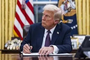 Администрация Трампа приостановила выплату всех федеральных грантов и ссуд — CNN