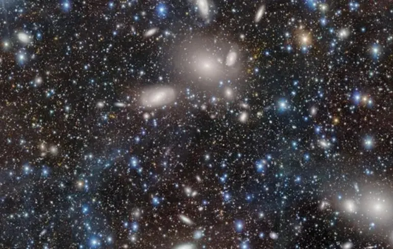 Галактики знаходяться в процесі злиття