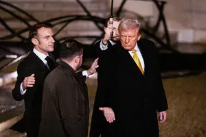 Стремление Трампа получить природные ресурсы в Украине — это цена, которую стоит заплатить — Bloomberg