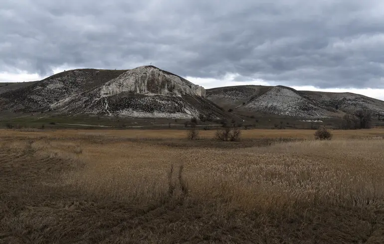 Значна частина покладів знаходиться саме на Донбасі, більшість якого опинилась під окупацією 