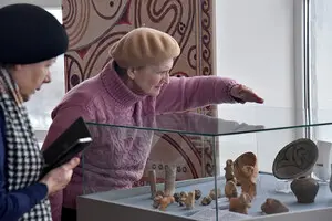 Унікальні трипільські артефакти представили на виставці в Києві