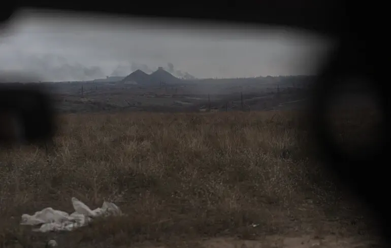 Оккупанты пытались повесить флаг РФ над шахтой в Торецке: Силы обороны уничтожили его