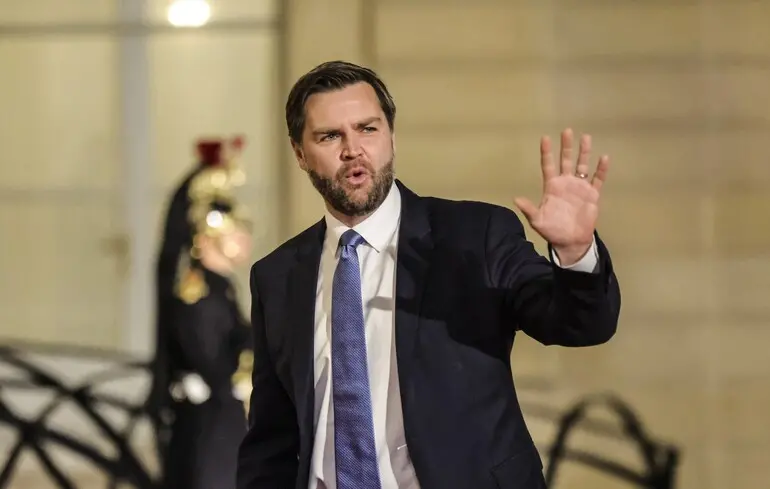 Віцепрезидент США на саміті в Парижі виступив проти “надмірного регулювання” ШІ 