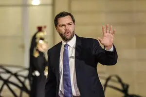 США не исключают отправку военных в Украину и удар санкциями против РФ — Вэнс