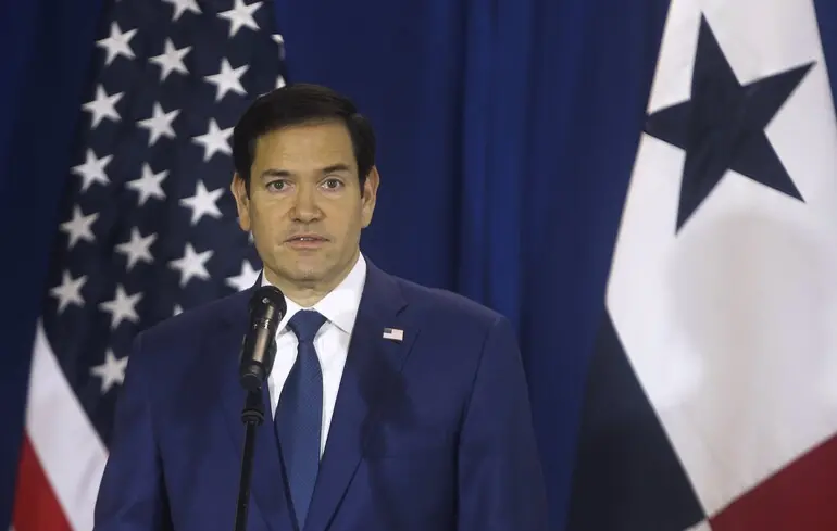 Самолет с госсекретарем США, который направлялся в Германию, был вынужден вернуться в Вашингтон: причина