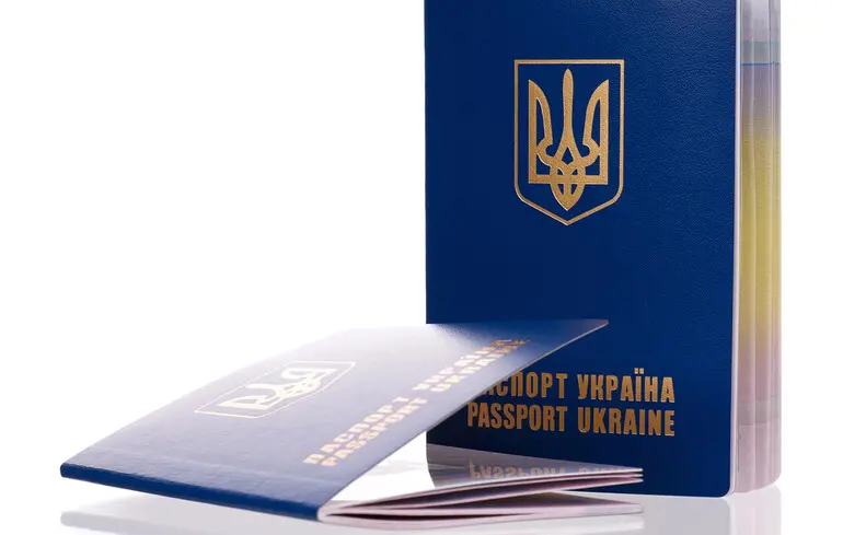 Українські чоловіки за кордоном зможуть отримати паспорти з 17 лютого