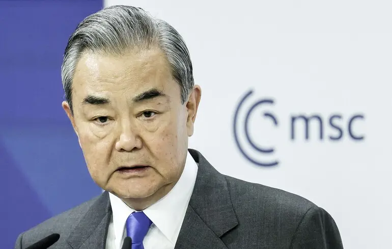 Китай заявив про підтримку мирних перемовин щодо України 