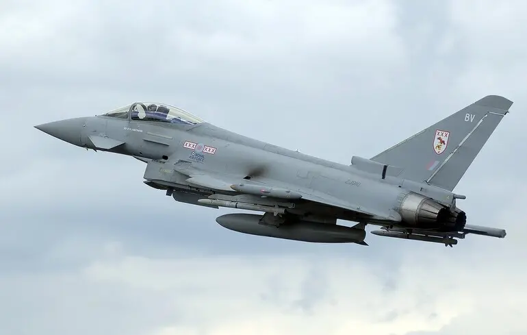 Британия готова отправить в Украину истребители Typhoon для патрулирования, чтобы обойтись меньшим наземным контингентом – The Times