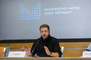 После завершения войны или перемирия украинцы потеряют временную защиту в Чехии — глава МВД