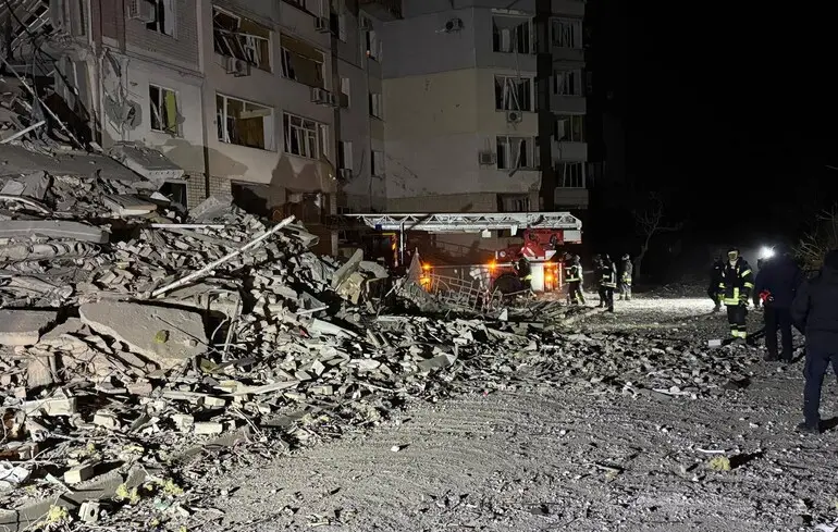 В Херсонской области двое погибших и много раненых. Под завалами многоэтажки в Херсоне могут находиться люди