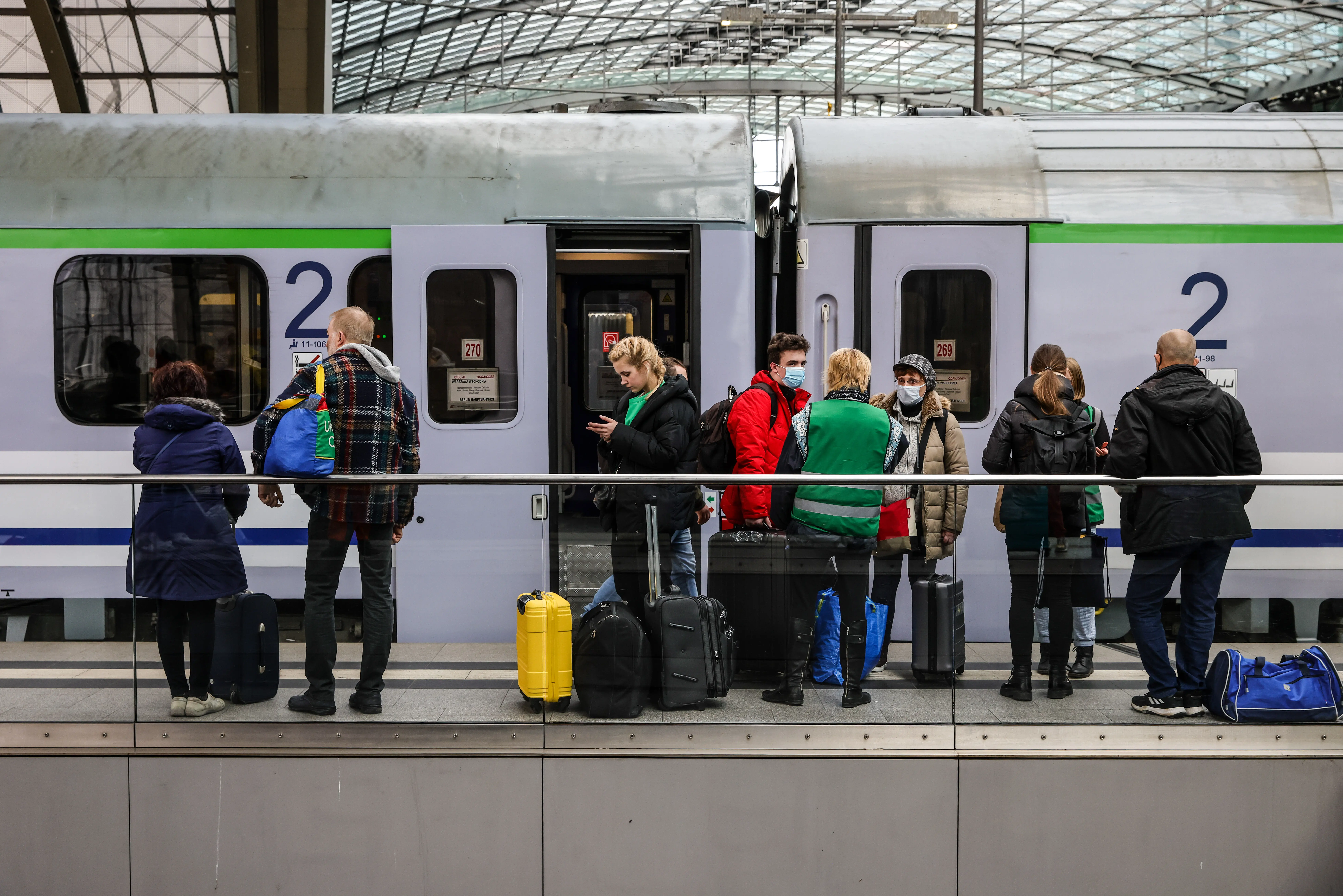 Вже менше половини: впала кількість українських біженців, які планують повертатися в Україну