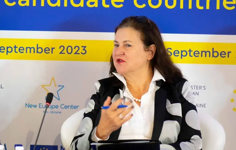 Посол ЕС Матернова: Европа не требует, чтобы Украина сейчас проводила выборы