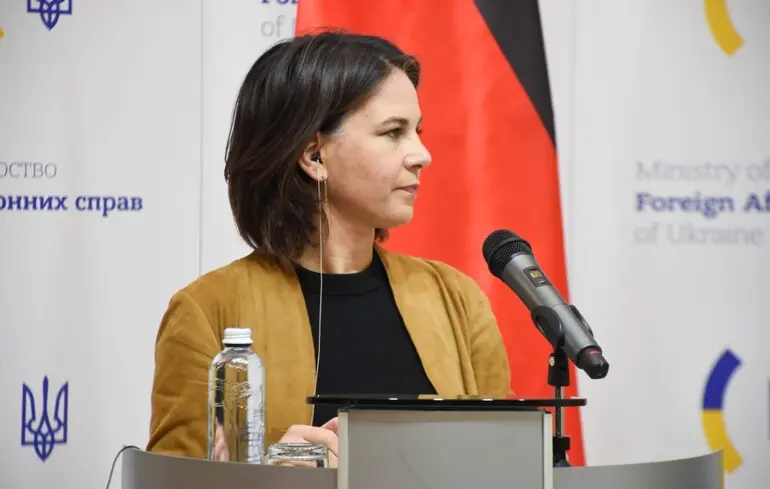 Бербок: Ми посилюємо тиск на США, щоб вони втратили якомога більше, якщо перестануть виступати на боці Європи