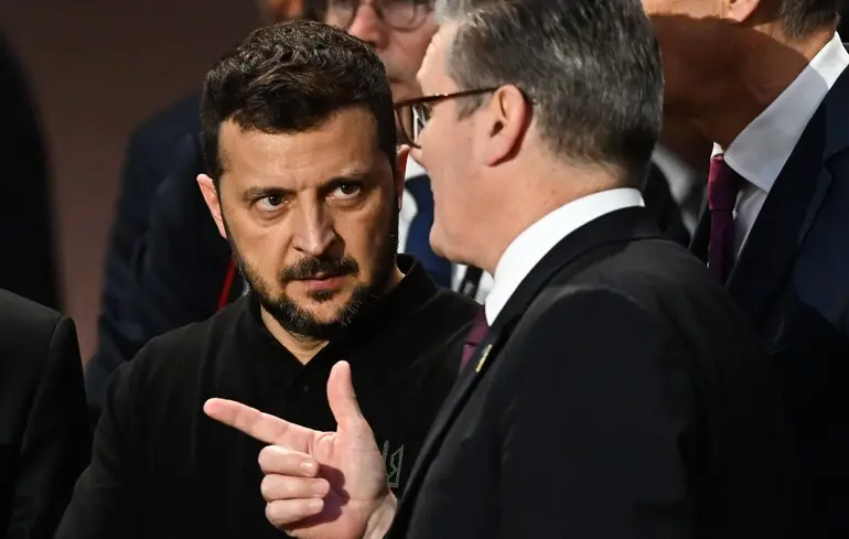 Український президент Володимир Зеленський та прем'єр Британії Кір Стармер 