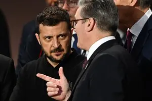 «Тройной удар»: СМИ пишут, что Стармер 24 февраля объявит новый пакет помощи Украине, включая военную