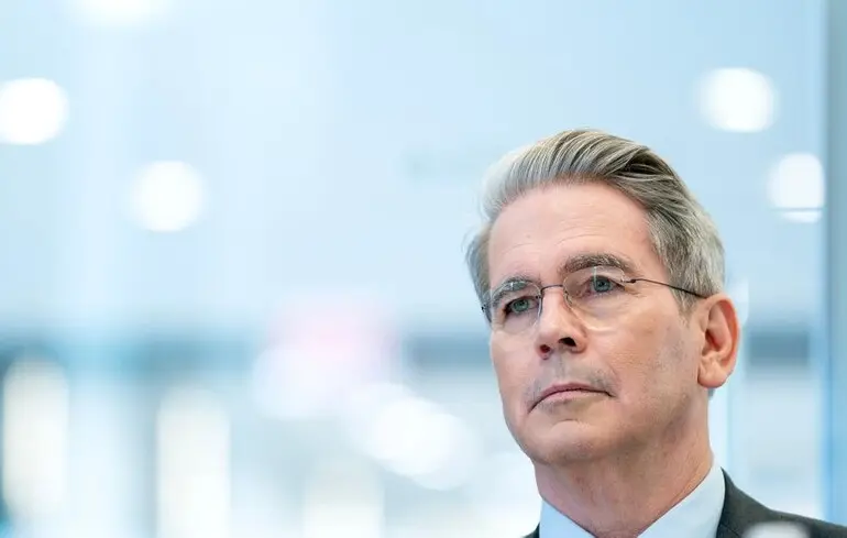 Скотт Бессент написав колонку для FT, виправдовуючи запропоновану Україні угоду про копалини