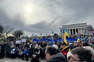У Вашингтоні до річниці вторгнення РФ пройшла масштабна демонстрація на підтримку України — фото, відео