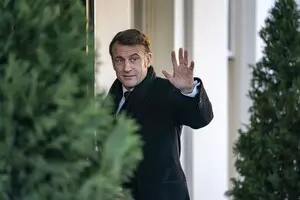 Париж и Лондон подготовили план по гарантиям безопасности для Украины – Макрон