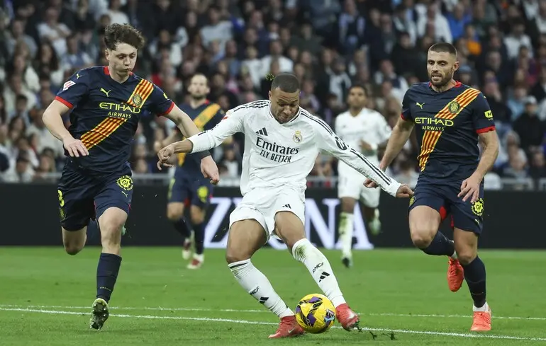 Звездному футболисту 