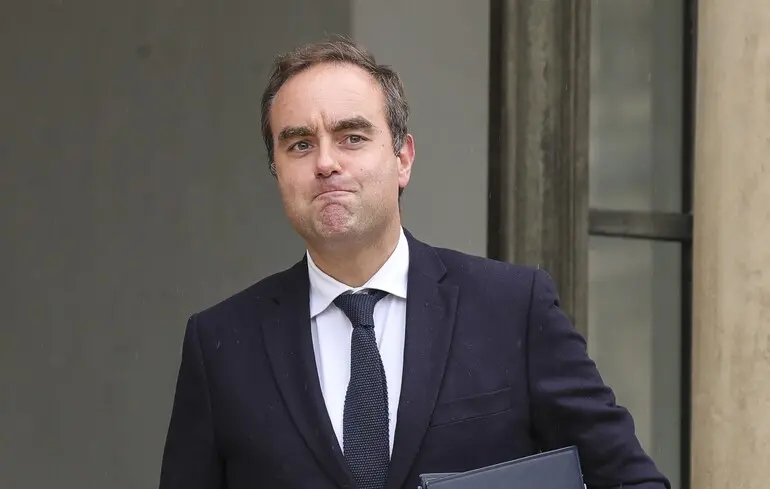 Глава Минобороны Франции: Ведем переговоры с Украиной по добыче полезных ископаемых для нужд оборонной промышленности