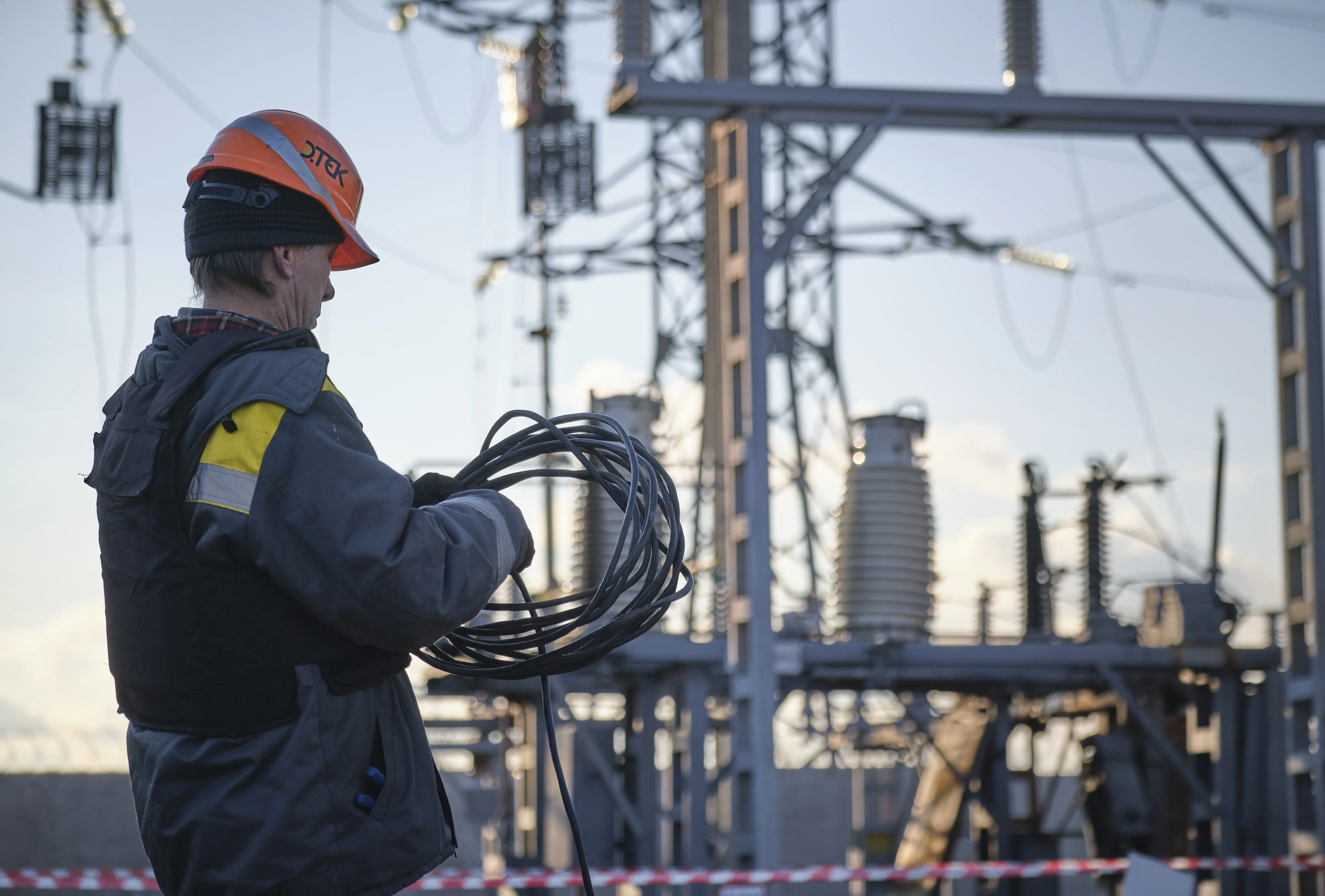 В ДТЭК рассказали, скольким семьям за время полномасштабного вторжения вернули свет