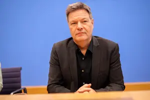 Вице-канцлер Германии призвал как можно быстрее выделить 3 млрд евро для Украины