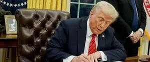 Трамп подписал указ о признании английского официальным языком США