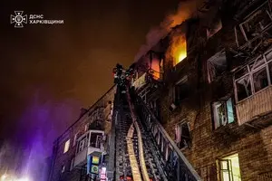 Российский дрон частично разрушил многоэтажку в Харькове: в ГСЧС информируют о пострадавших и публикуют кадры с места происшествия