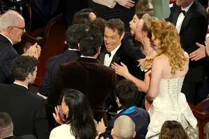 Звезды, красная дорожка и лучшие фильмы: чем запомнился «Оскар-2025» (фото)