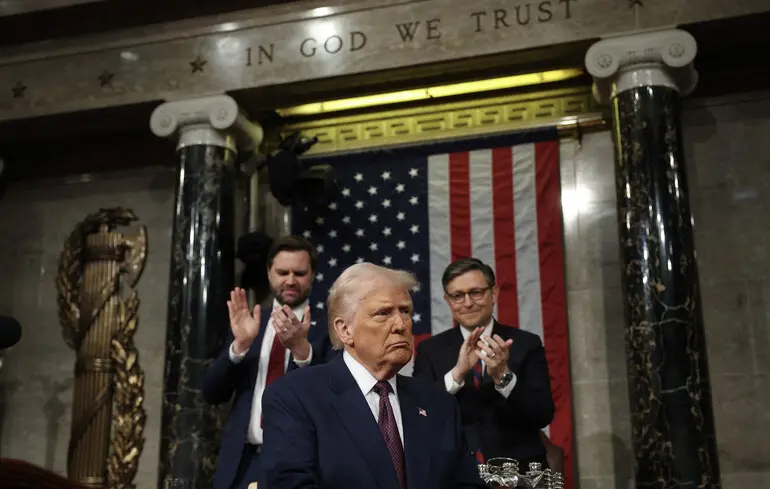 Рейтинг Трампа стосовно низки питань на рівні нижче 40% – опитування