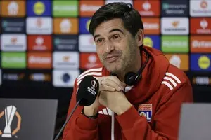 Бывший главный тренер 