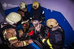 В ГСЧС показали кадры последствий дронового удара по харьковской многоэтажке