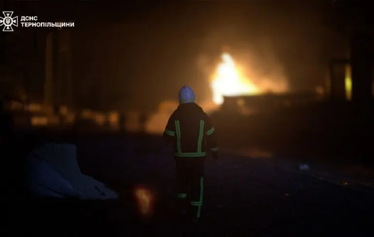 Пожежа в Тернопільській області після ракетного удару