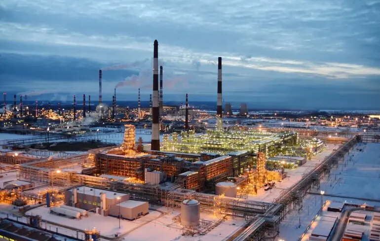 Дроны атаковали один из крупнейших нефтеперерабатывающих заводов России – губернатор