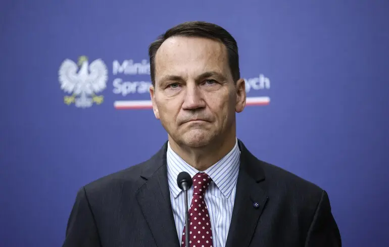 В Польше резко отреагировали на заявление Маска о развале фронта в Украине в случае отключения Starlink