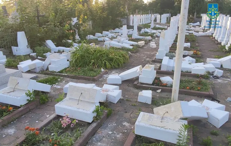 На Львівщині за наругу над історичними могилами засуджено вандала - він отримав 9 років тюрми