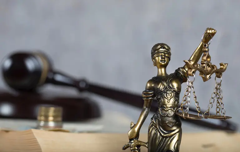 Американский судья обязал администрацию Трампа восстановить на работе тысячи уволенных работников