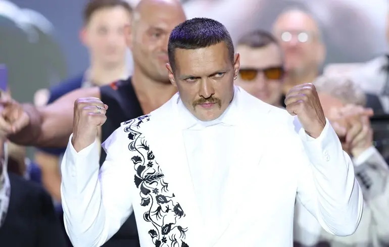 Усик заявив, що розглядав варіант зміни спортивного громадянства