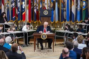 Трамп підписав указ про ліквідацію Міністерства освіти США: у профспілках обурені, юристи готують позови