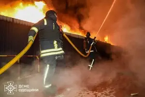 Появились фото и видео последствий мощного дронового удара по Одессе: подробности ночной атаки от мэрии и ГСЧС