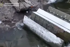 То, что остается за кадром: в ВСУ показали, как возводили понтонную переправу в Курской области