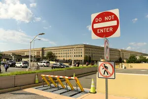Белый дом случайно добавил журналиста в секретный чат администрации Трампа – СМИ