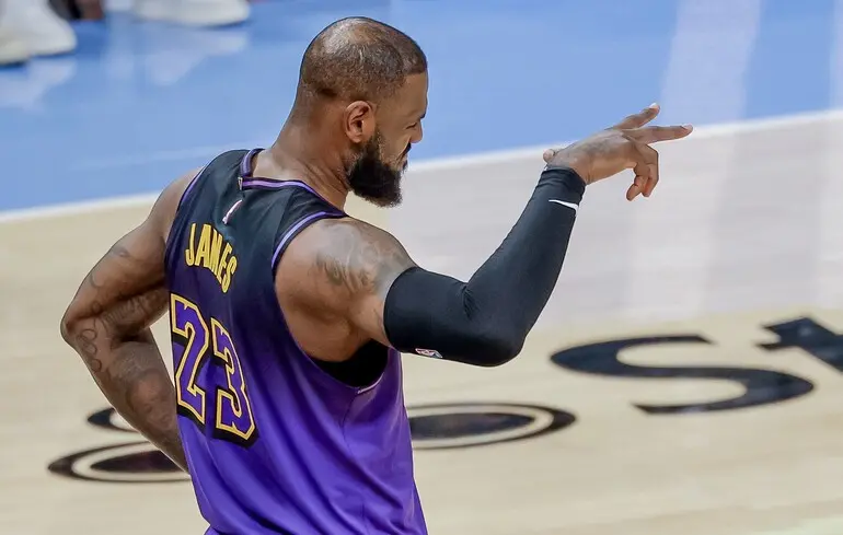 Леброн Джеймс